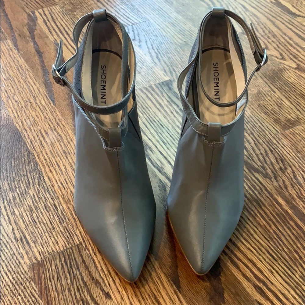 Light gray leather heels